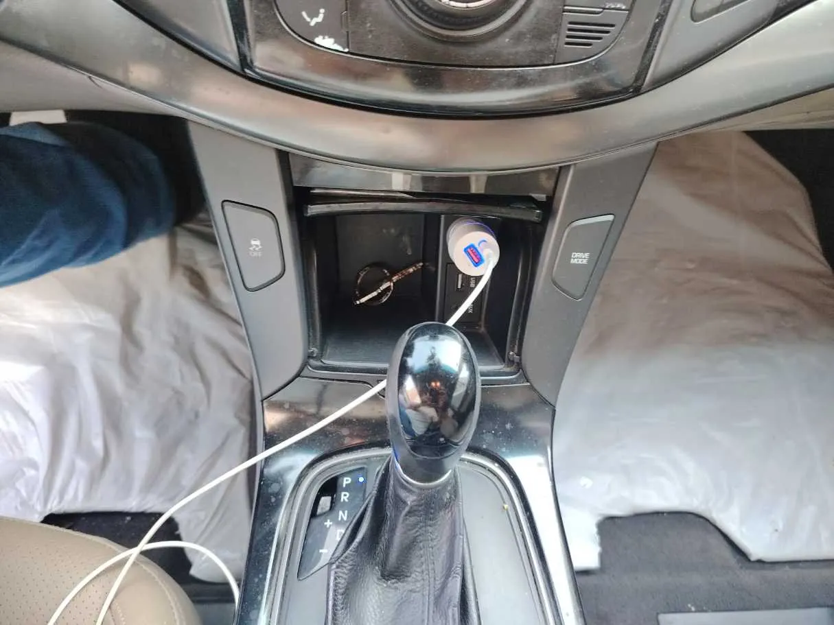 Car image 19
