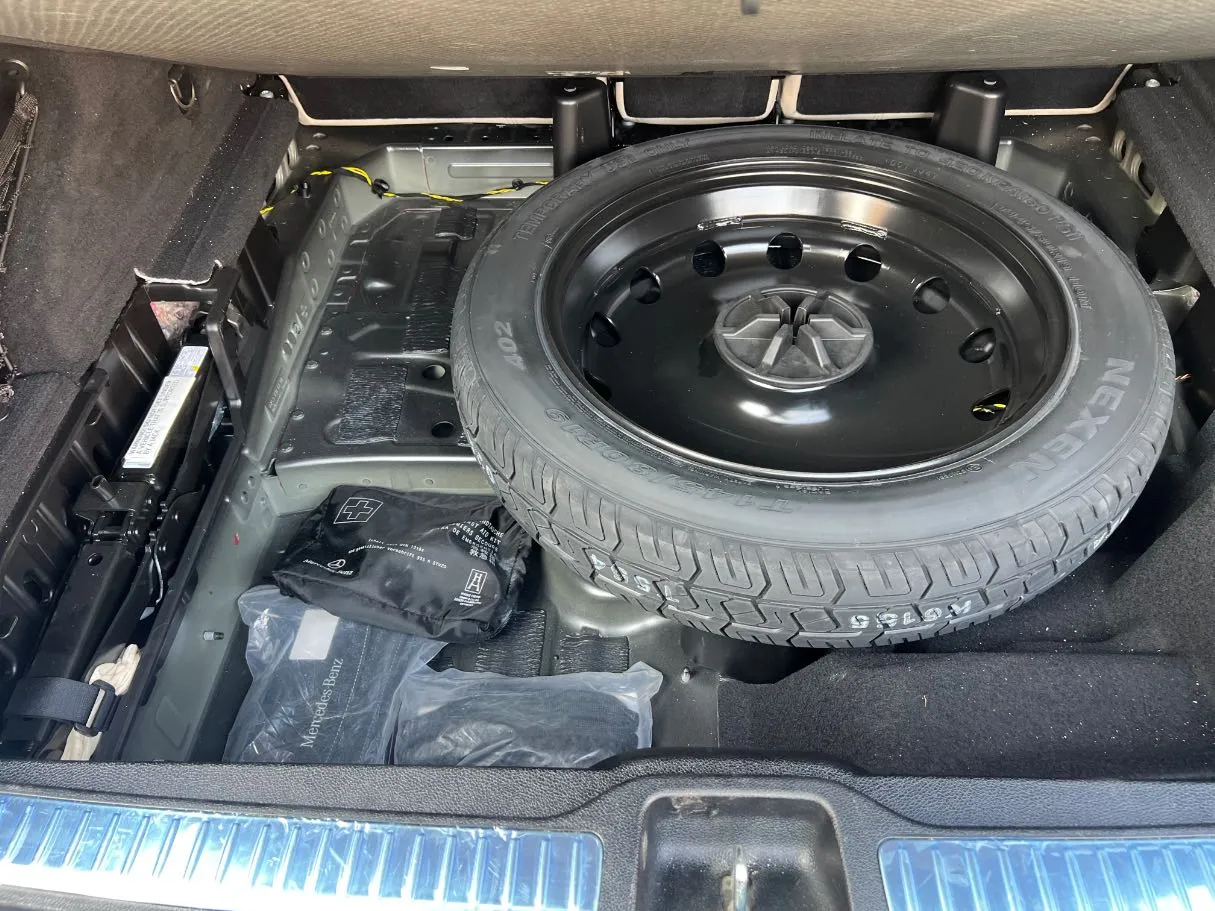 Car image 28