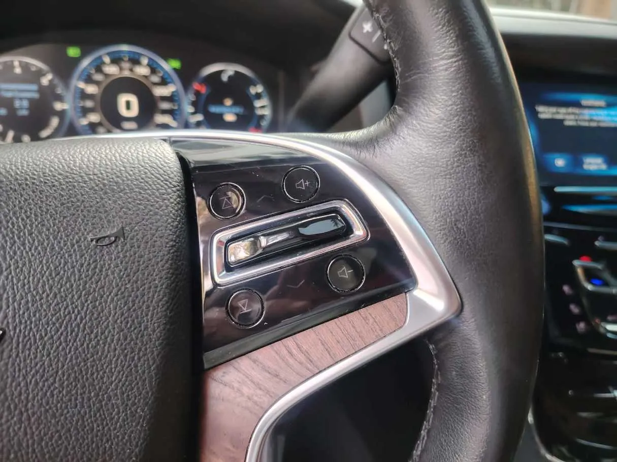 Car image 30