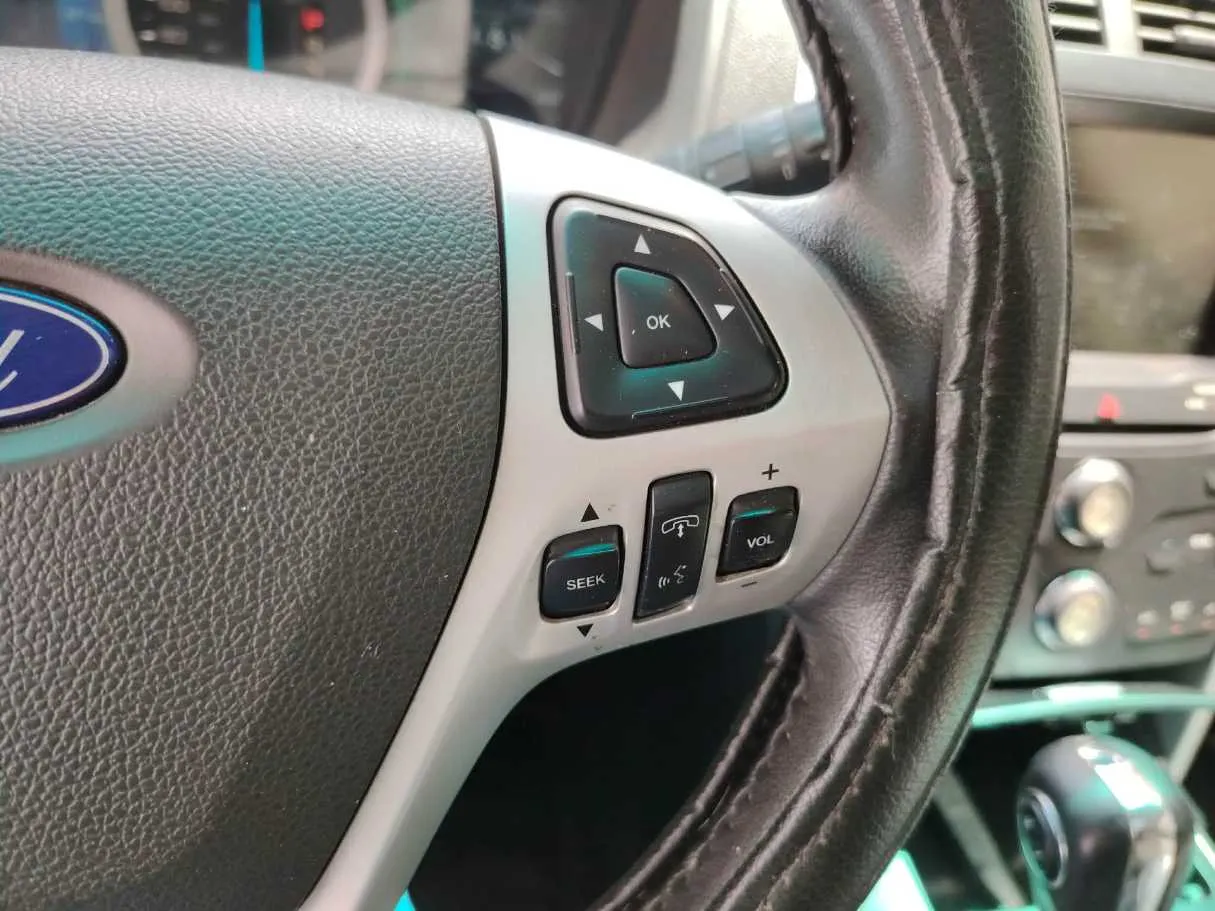 Car image 30
