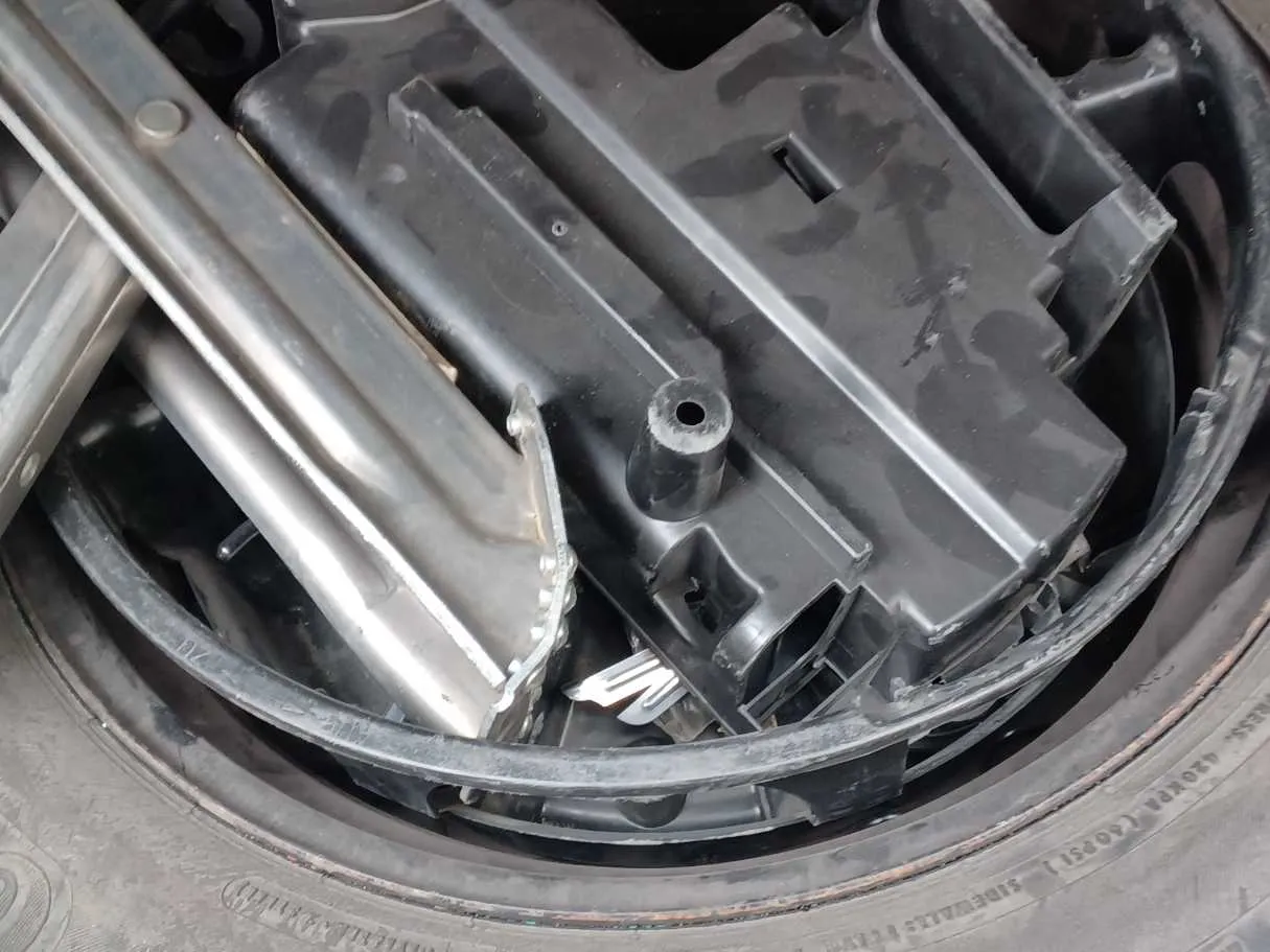 Car image 23