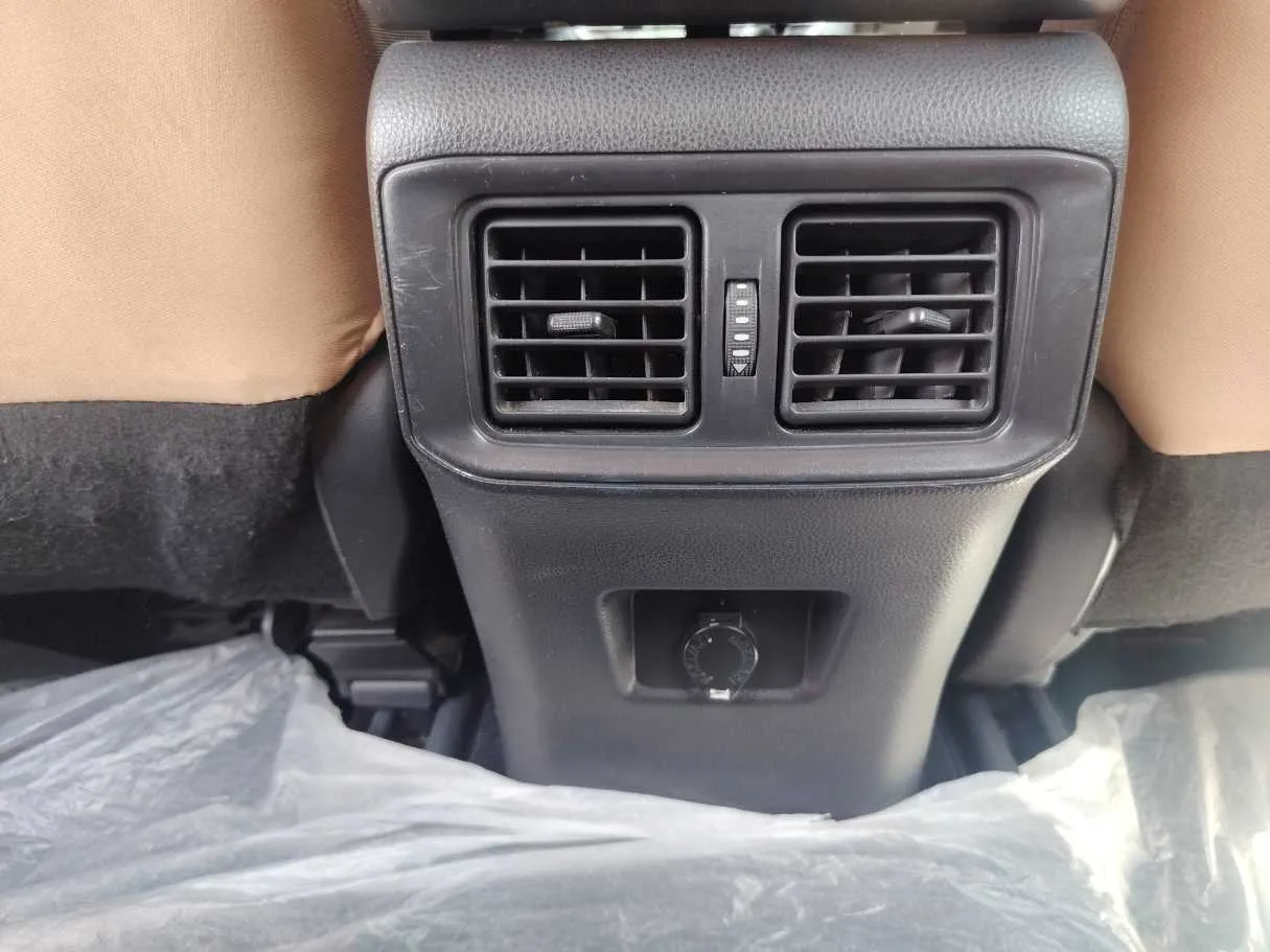 Car image 27