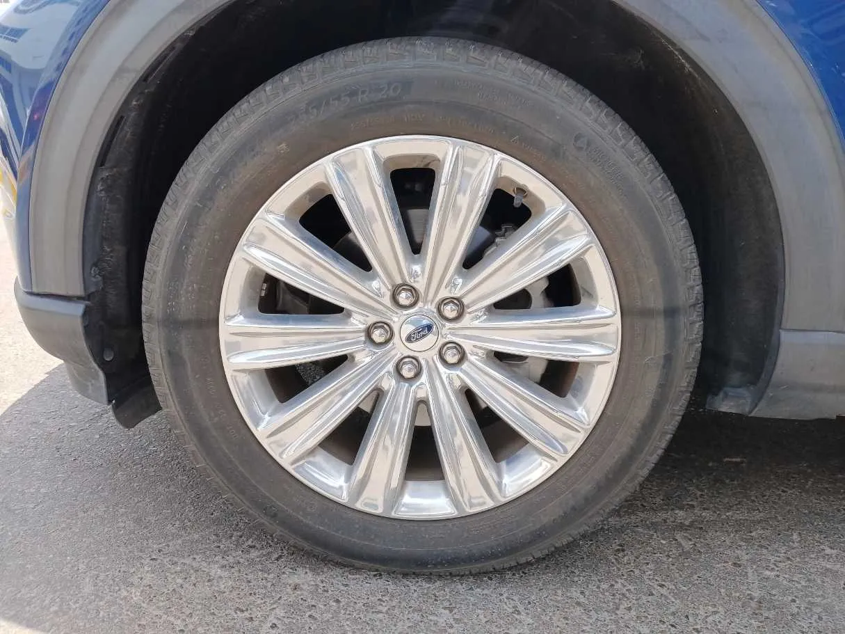 Car image 9