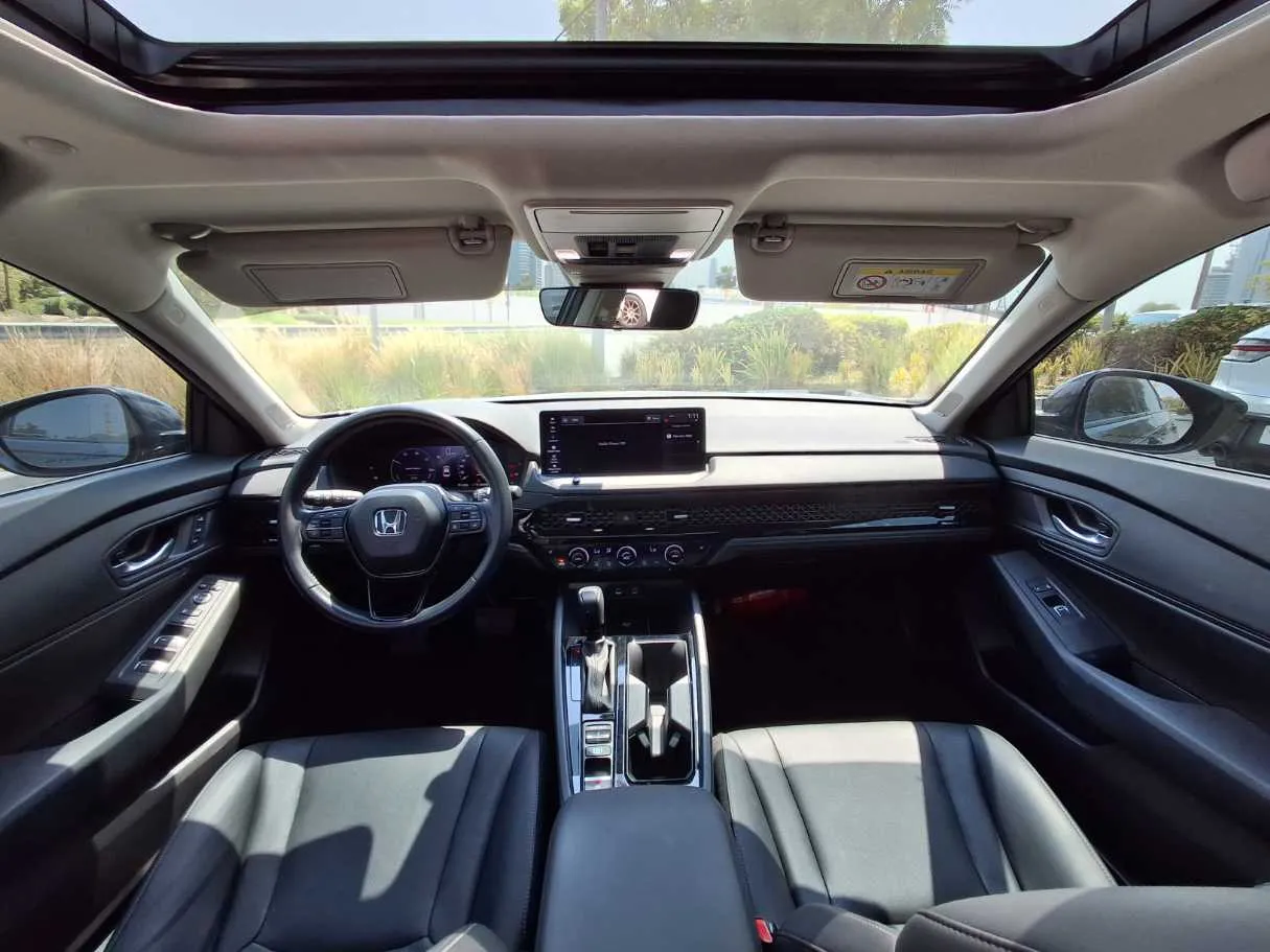 Car image 14