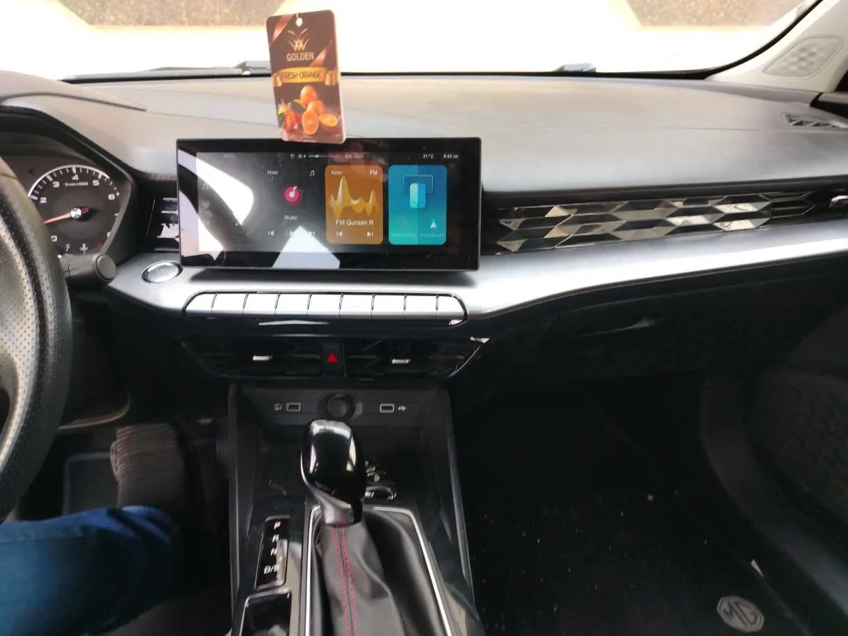 Car image 27