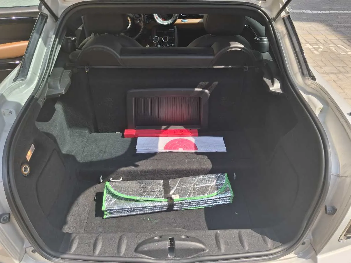 Car image 21