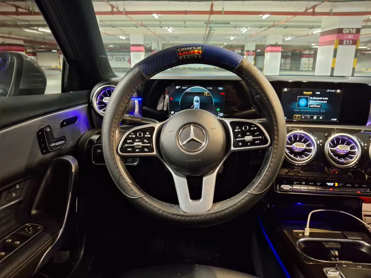 Car image 14