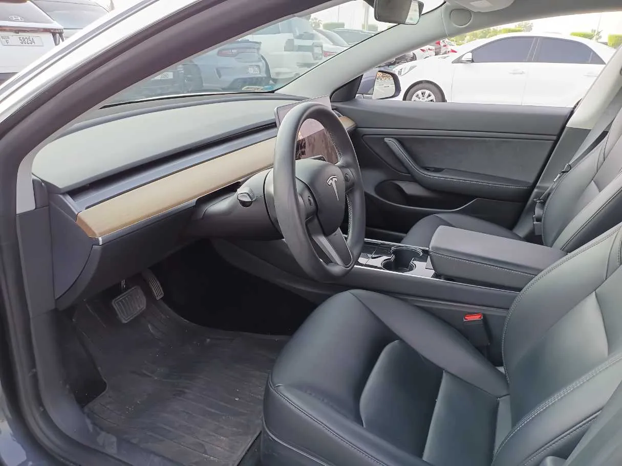 Car image 11