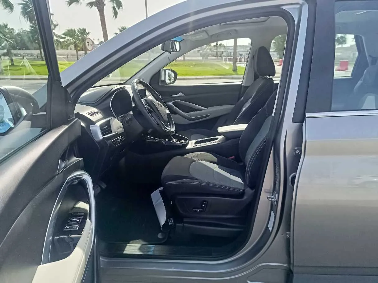 Car image 13