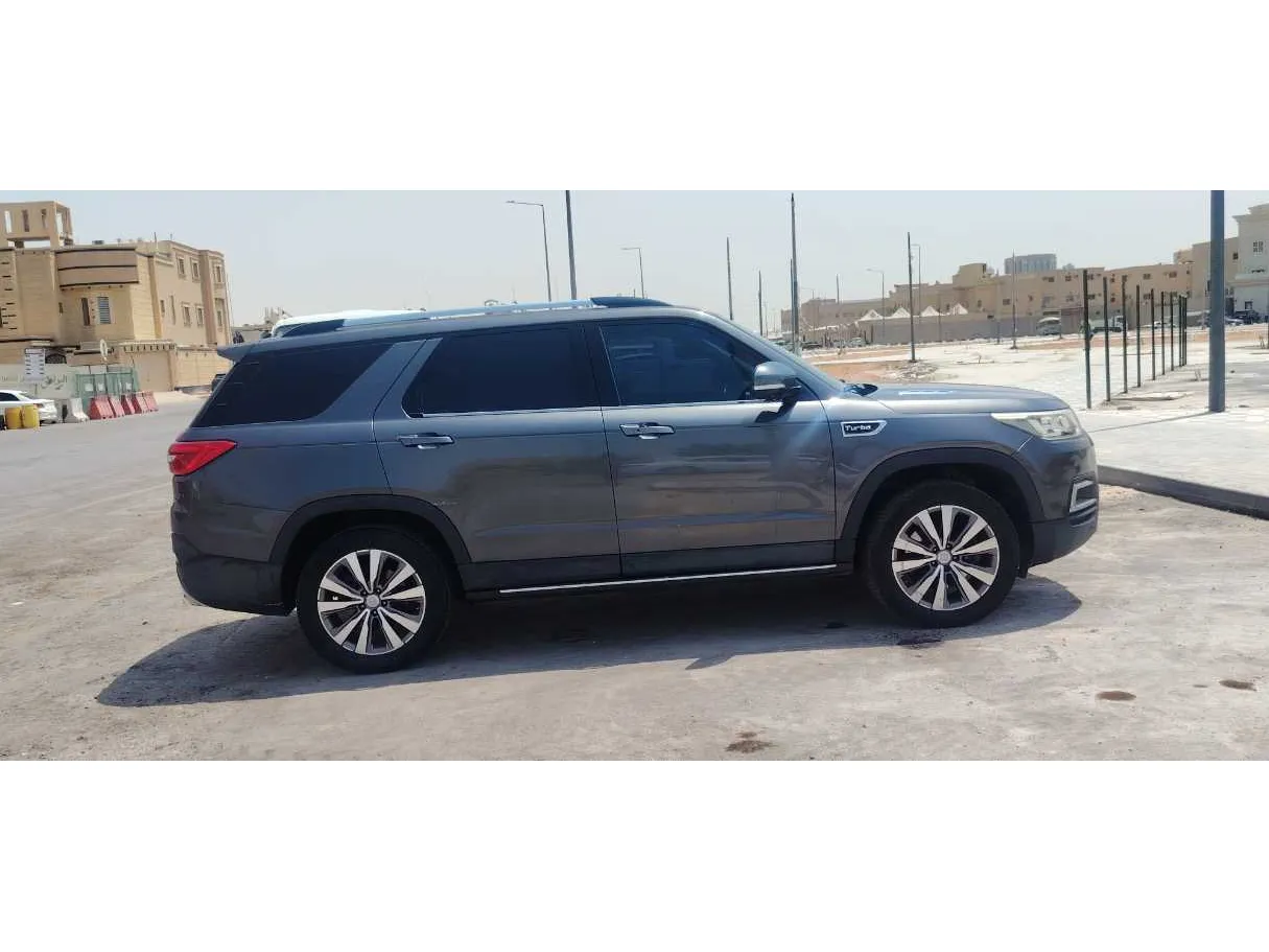 Car image 4