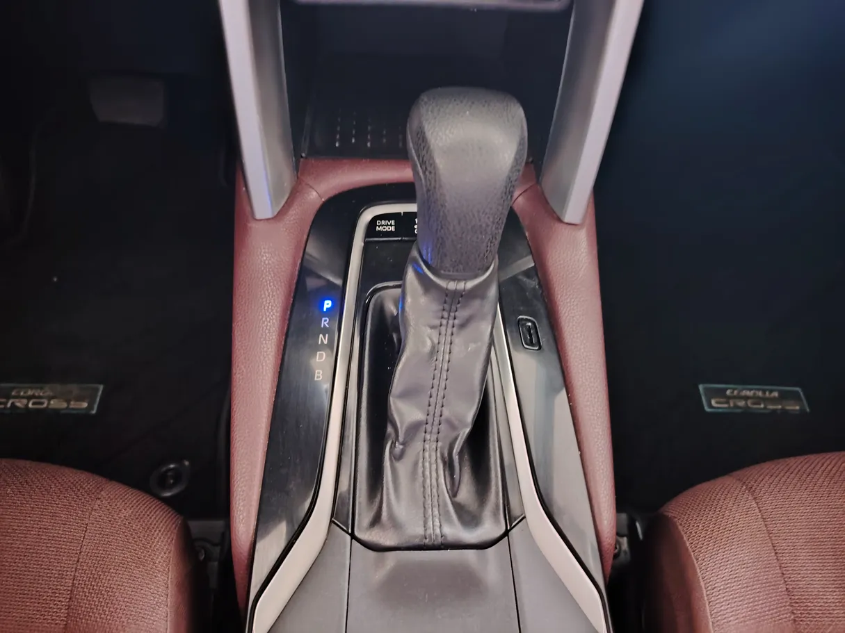Car image 24