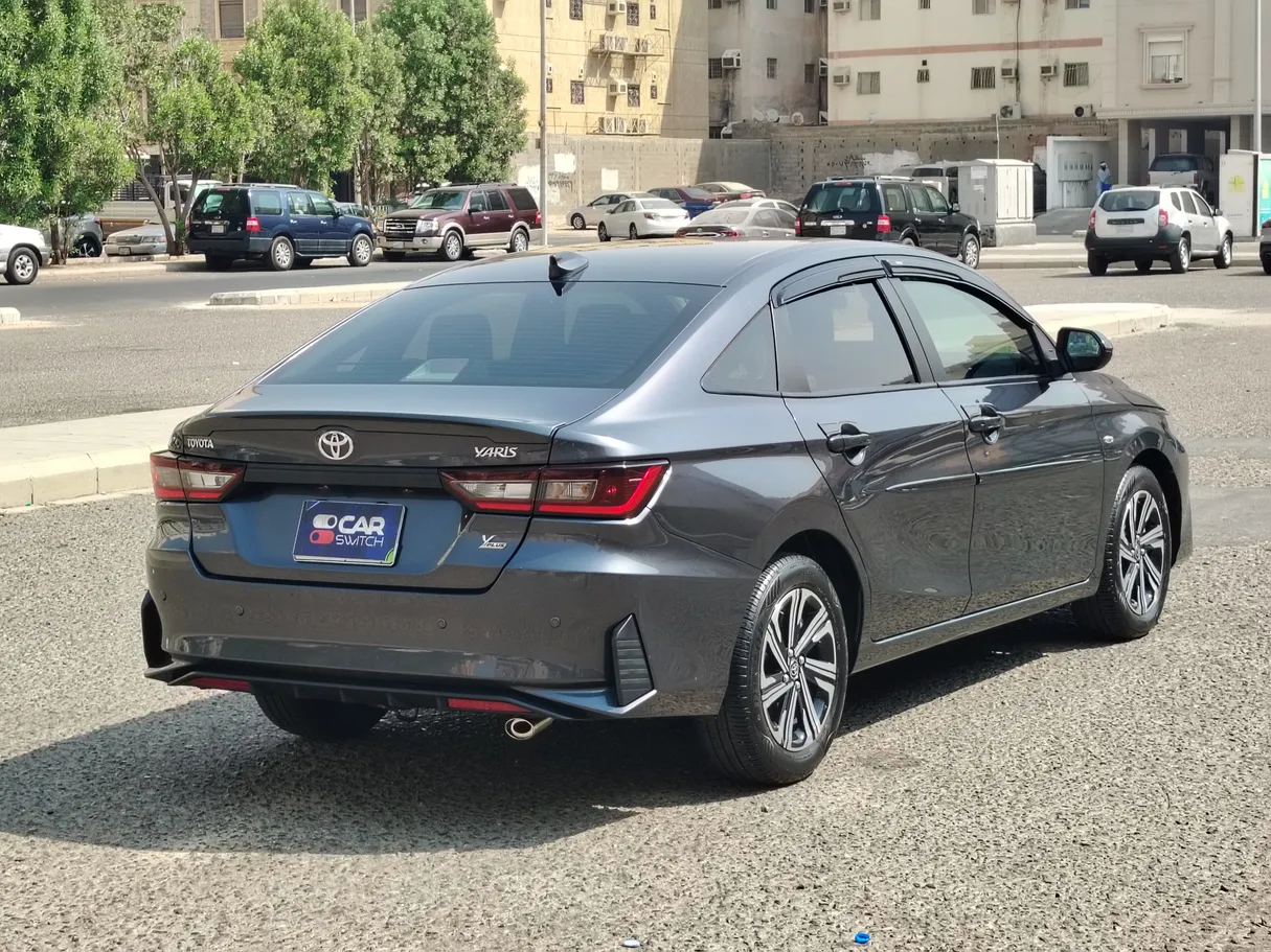 Car image 5