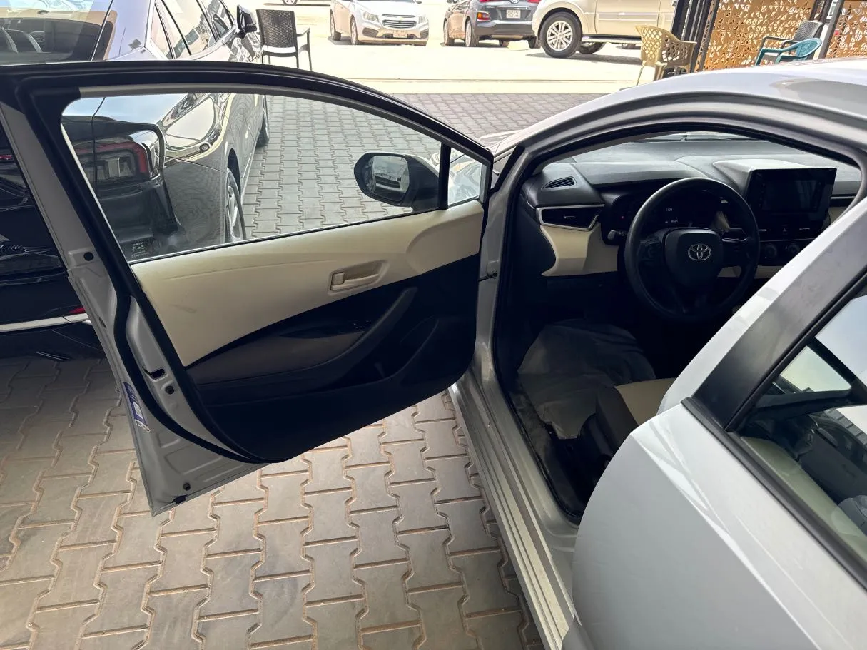 Car image 8