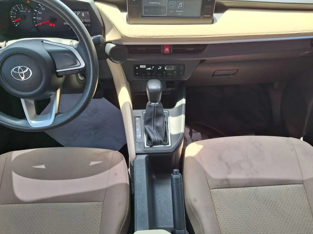 Car image 14