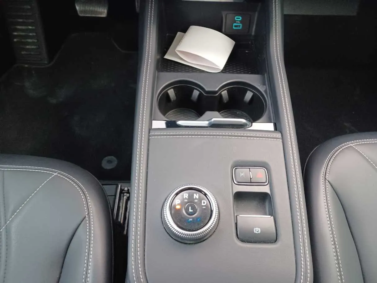 Car image 14
