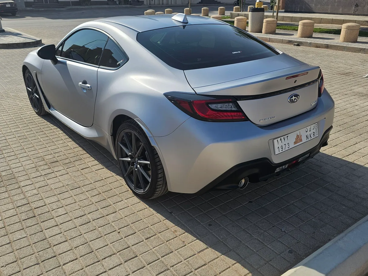 Car image 4