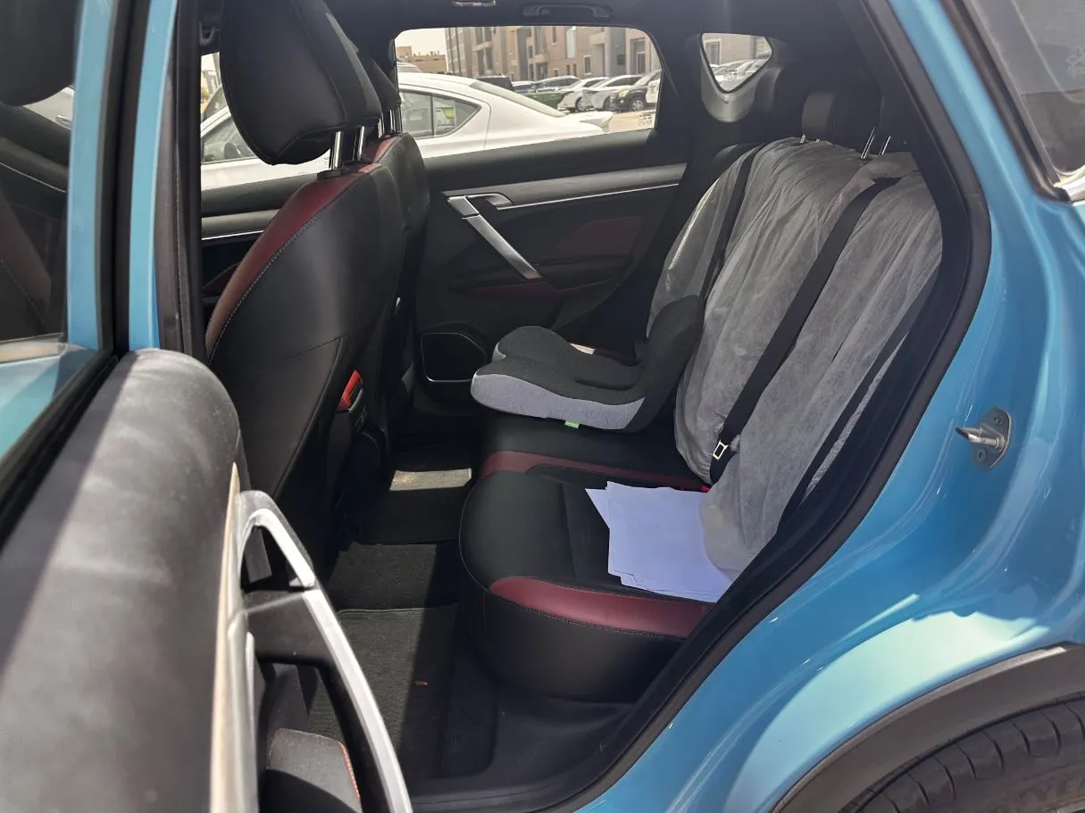 Car image 15