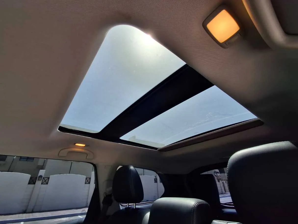 Car image 24