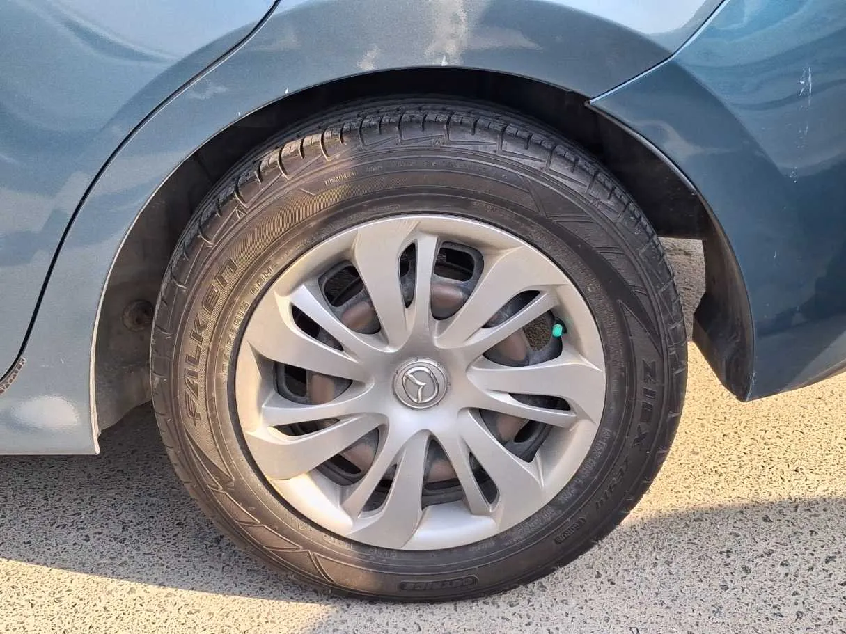 Car image 9