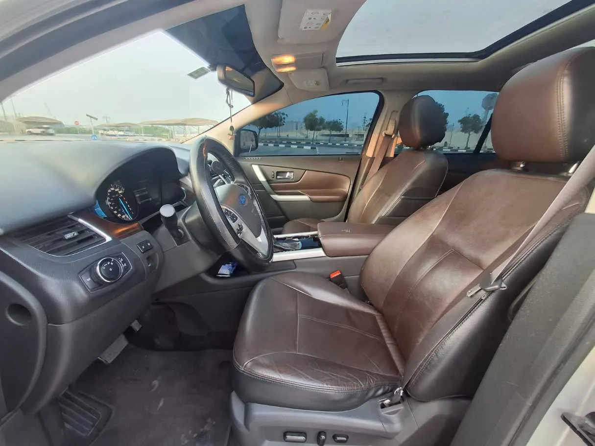 Car image 12