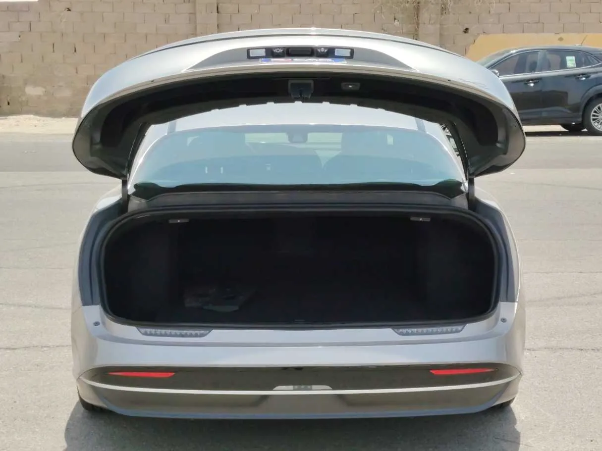 Car image 26