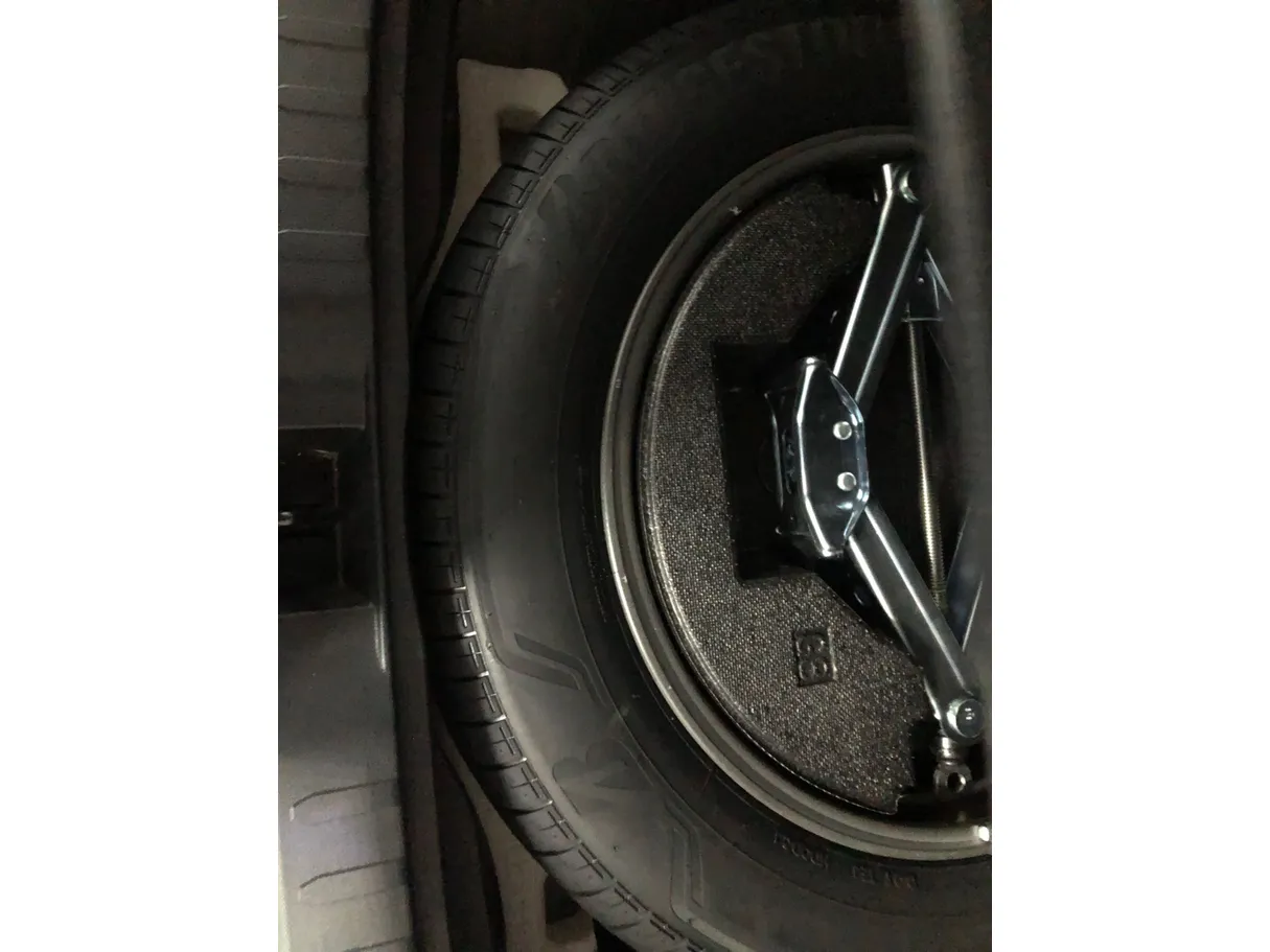 Car image 23