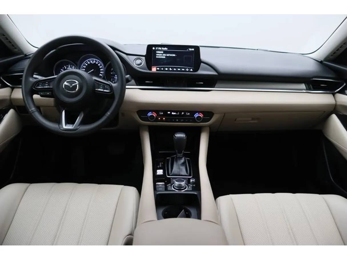 Car image 14
