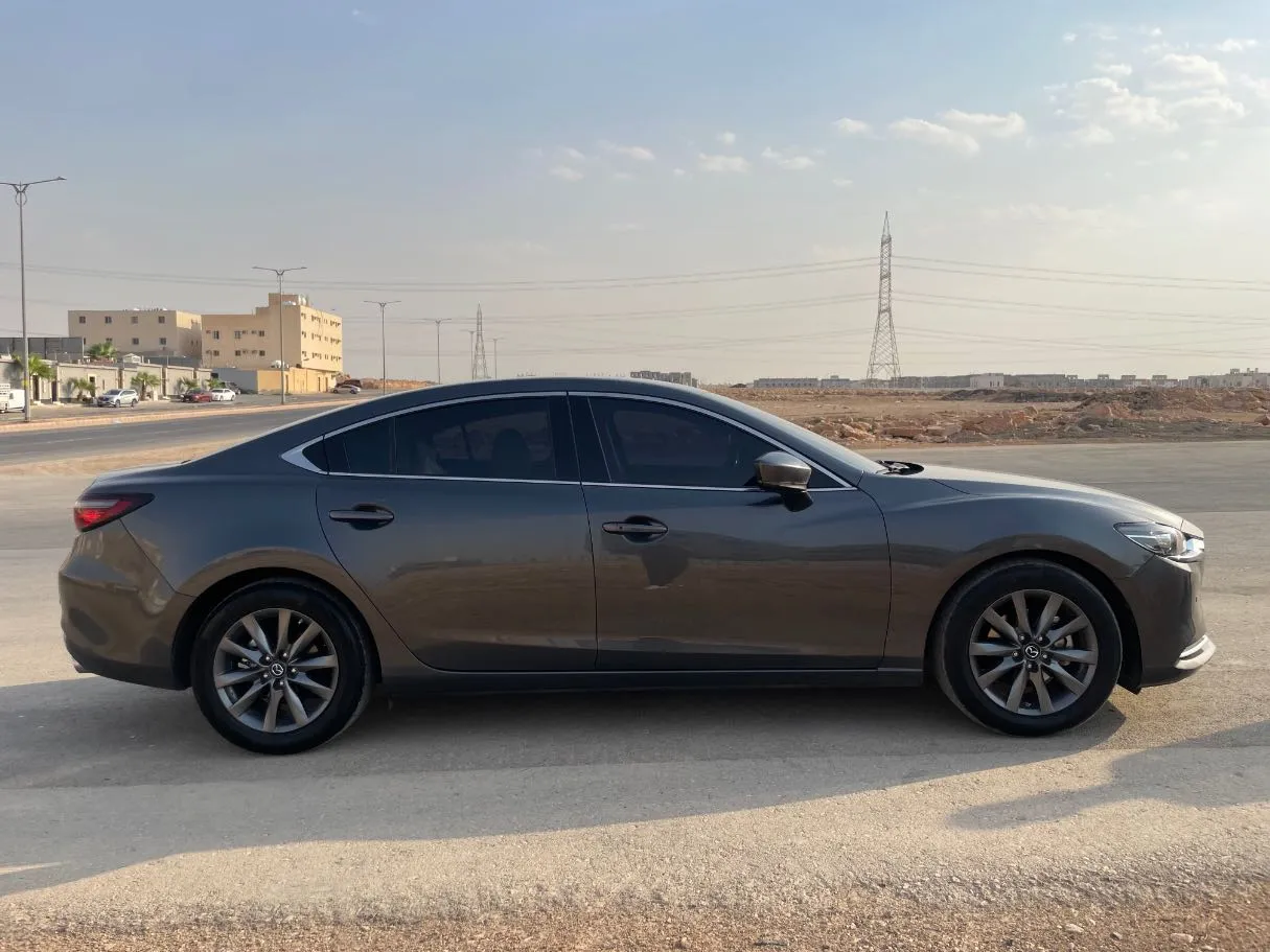 Car image 4