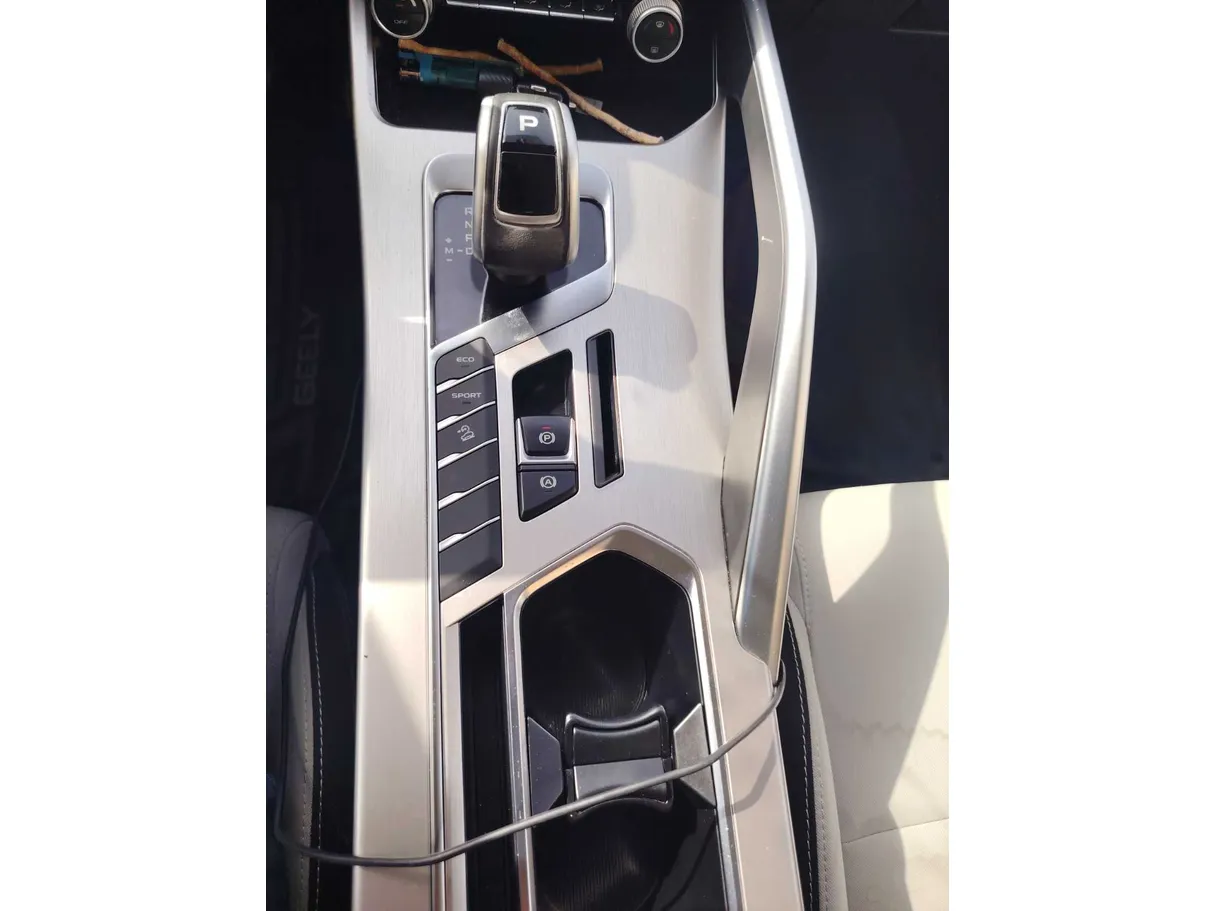 Car image 17