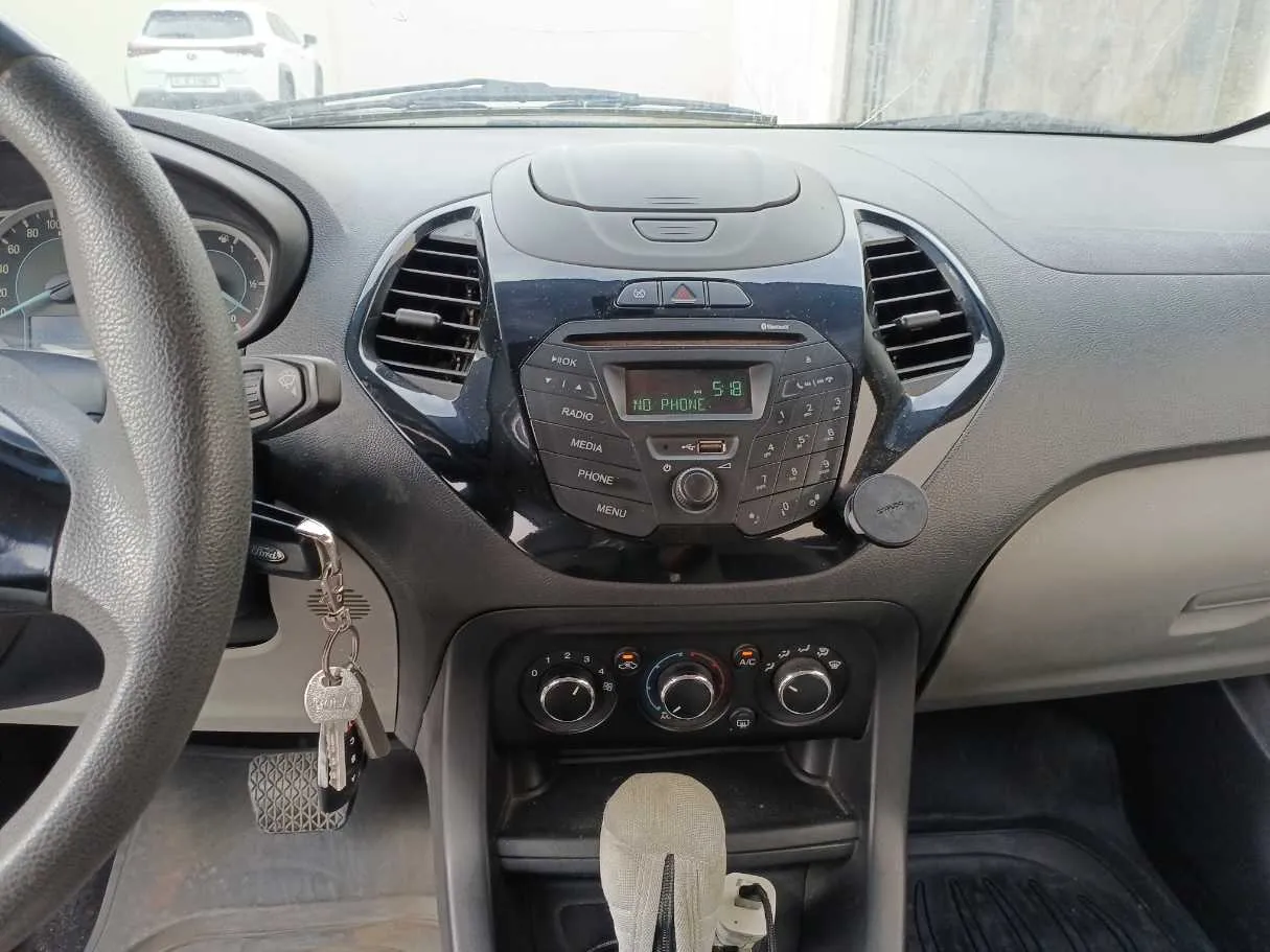 Car image 16