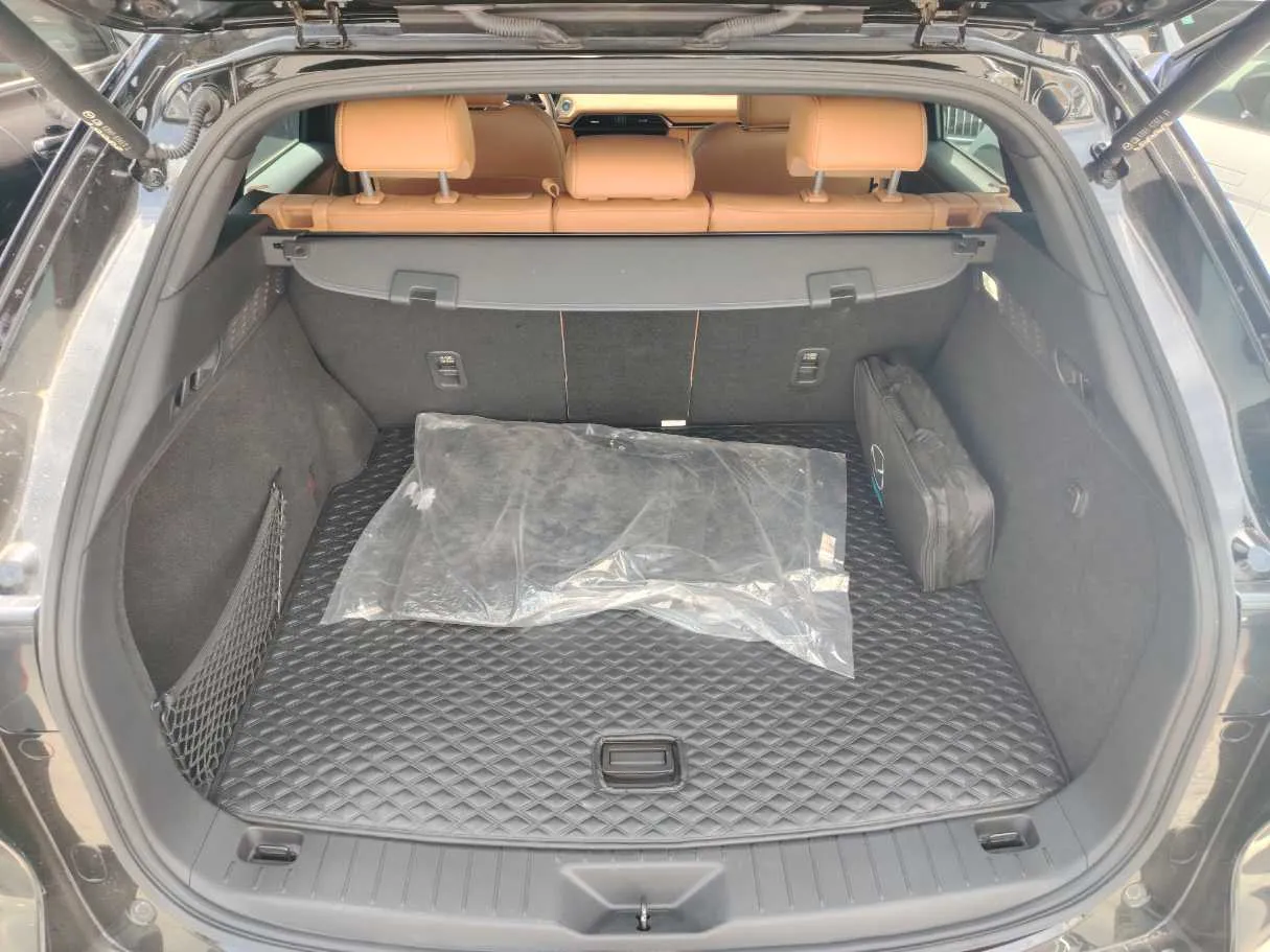 Car image 36