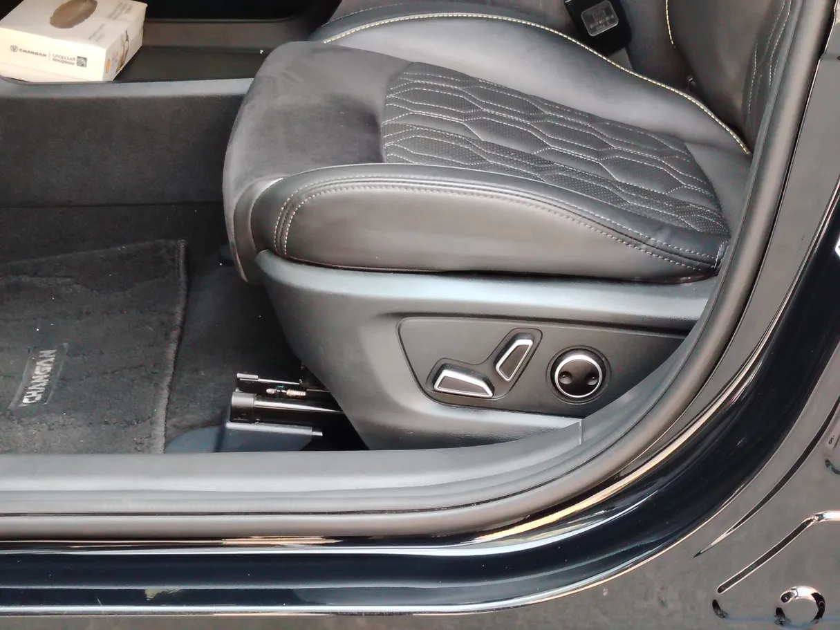 Car image 34