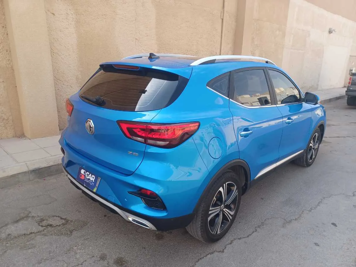 Car image 5