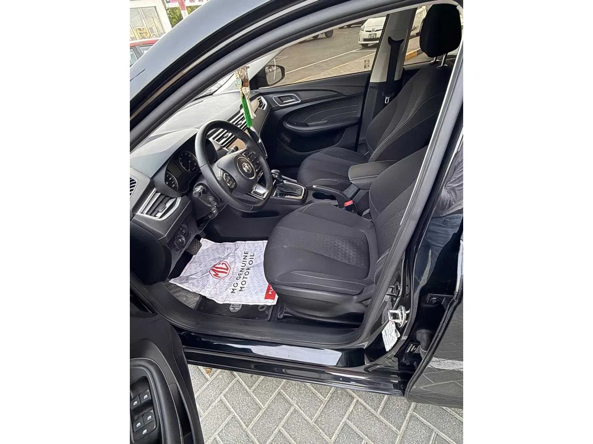 Car image 8