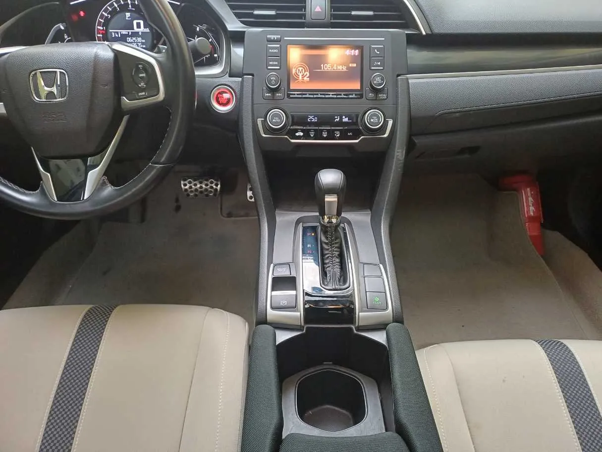 Car image 15