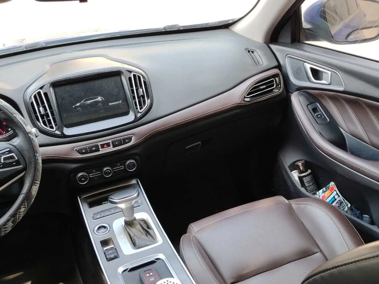 Car image 24