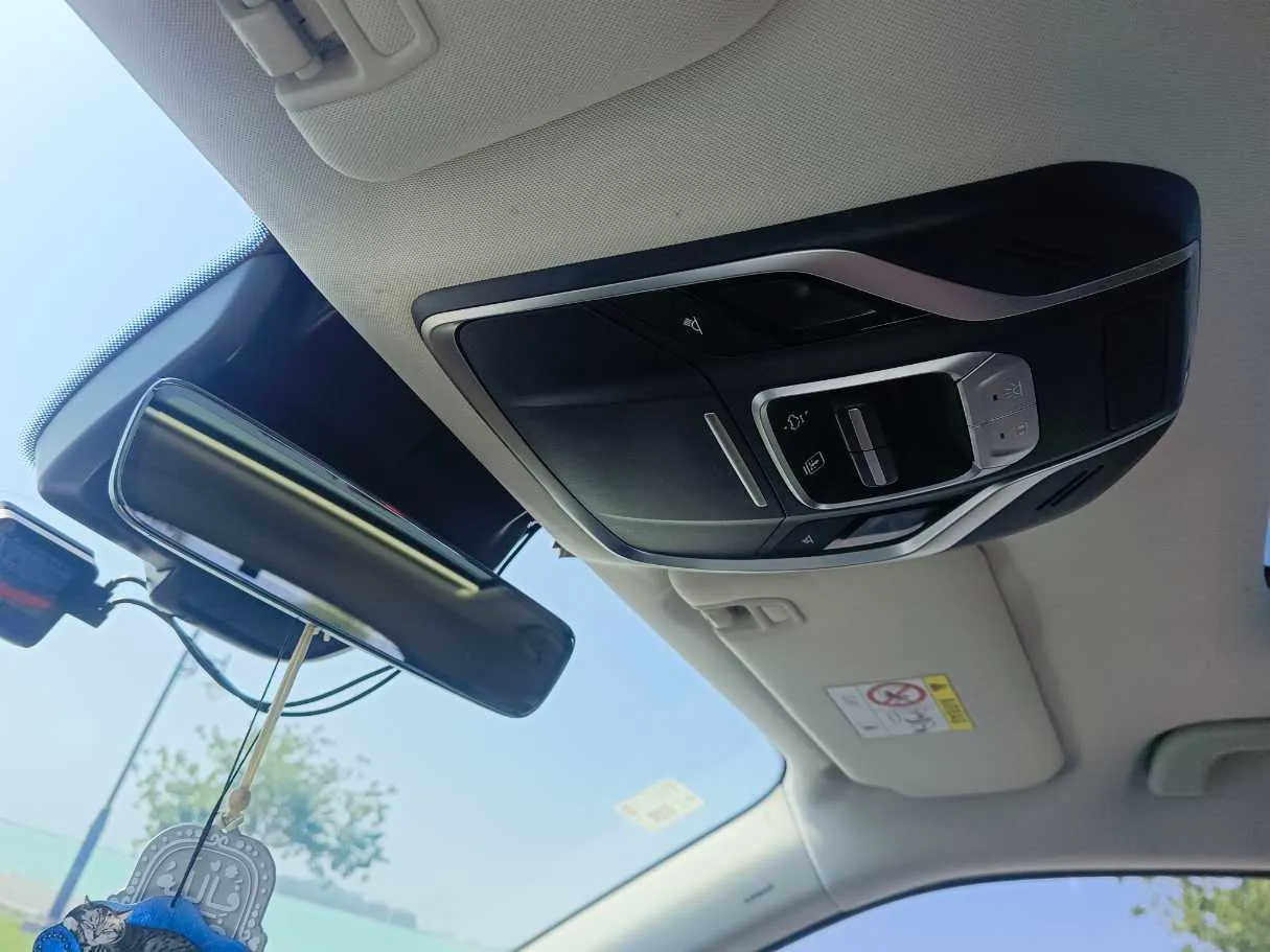 Car image 34