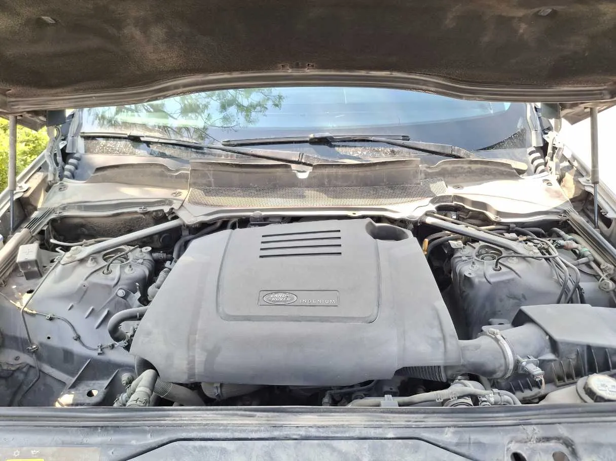 Car image 16