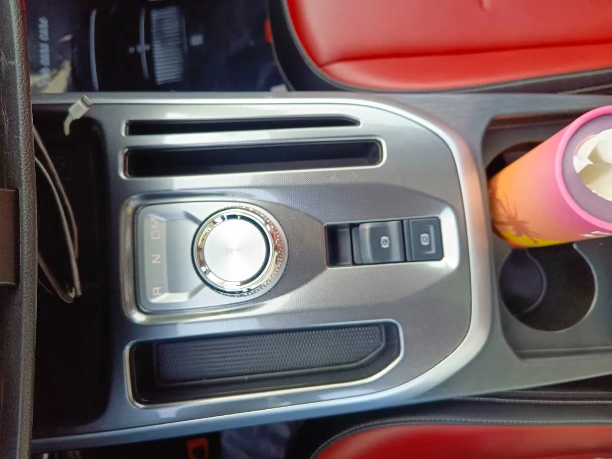 Car image 24