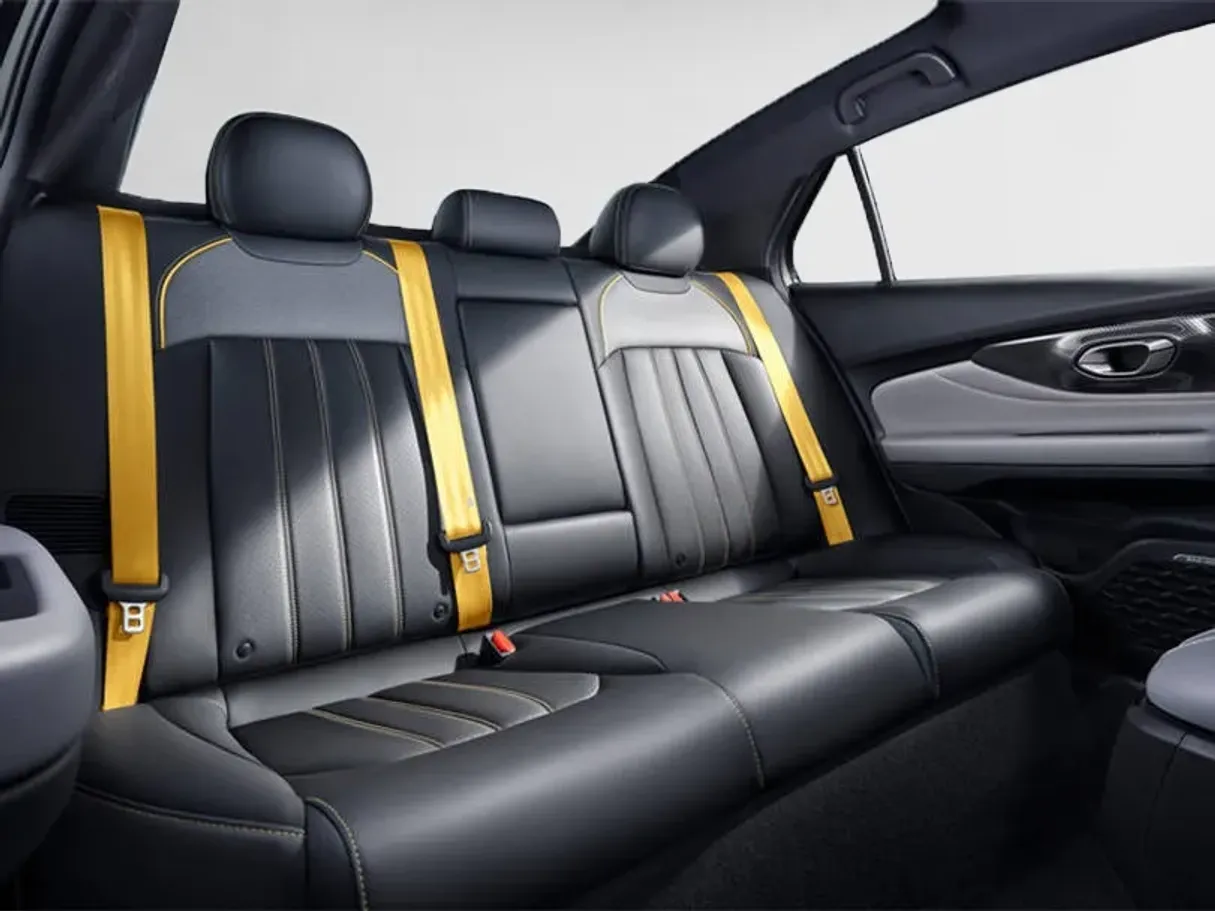Car image 8