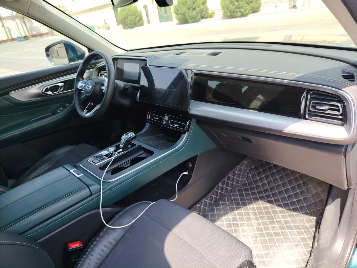 Car image 14