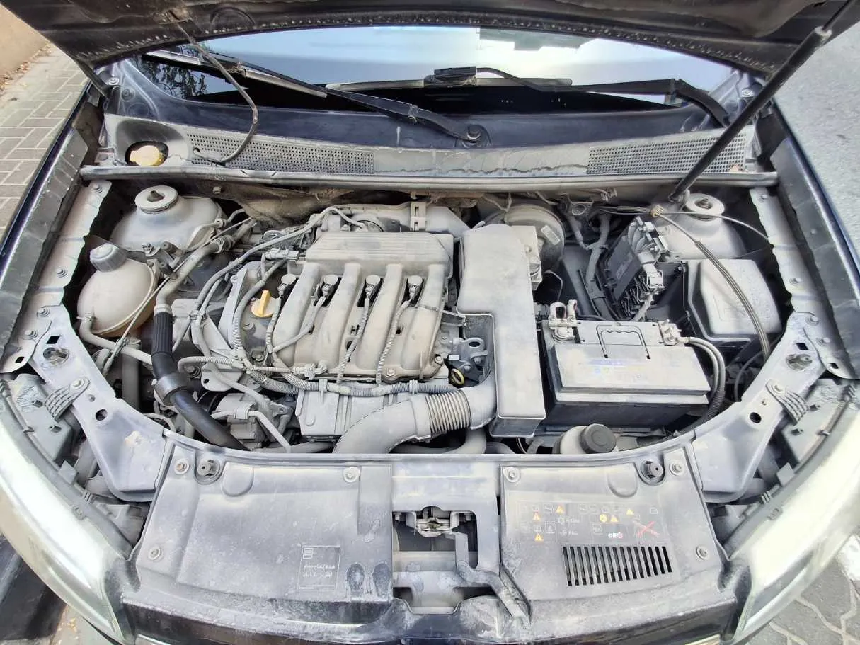 Car image 16
