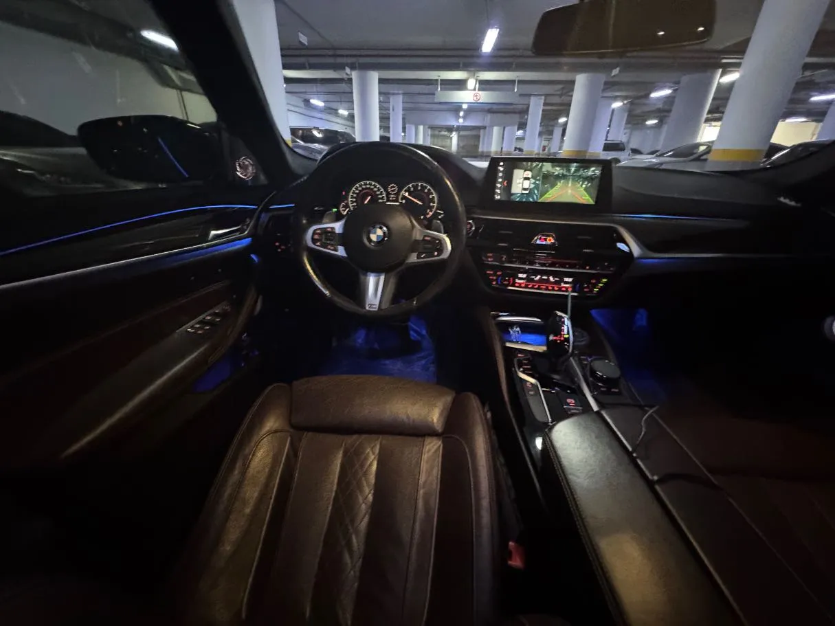 Car image 15