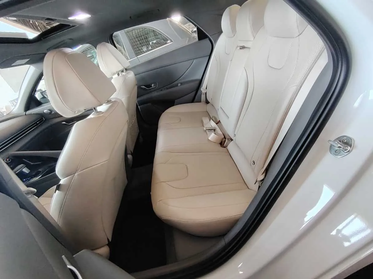 Car image 22