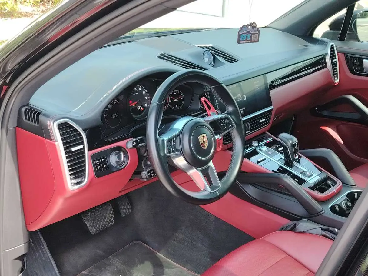 Car image 13