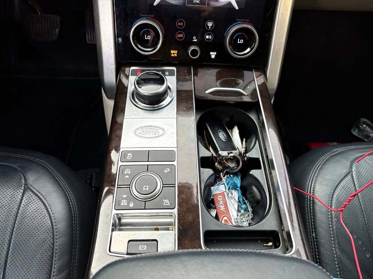 Car image 19