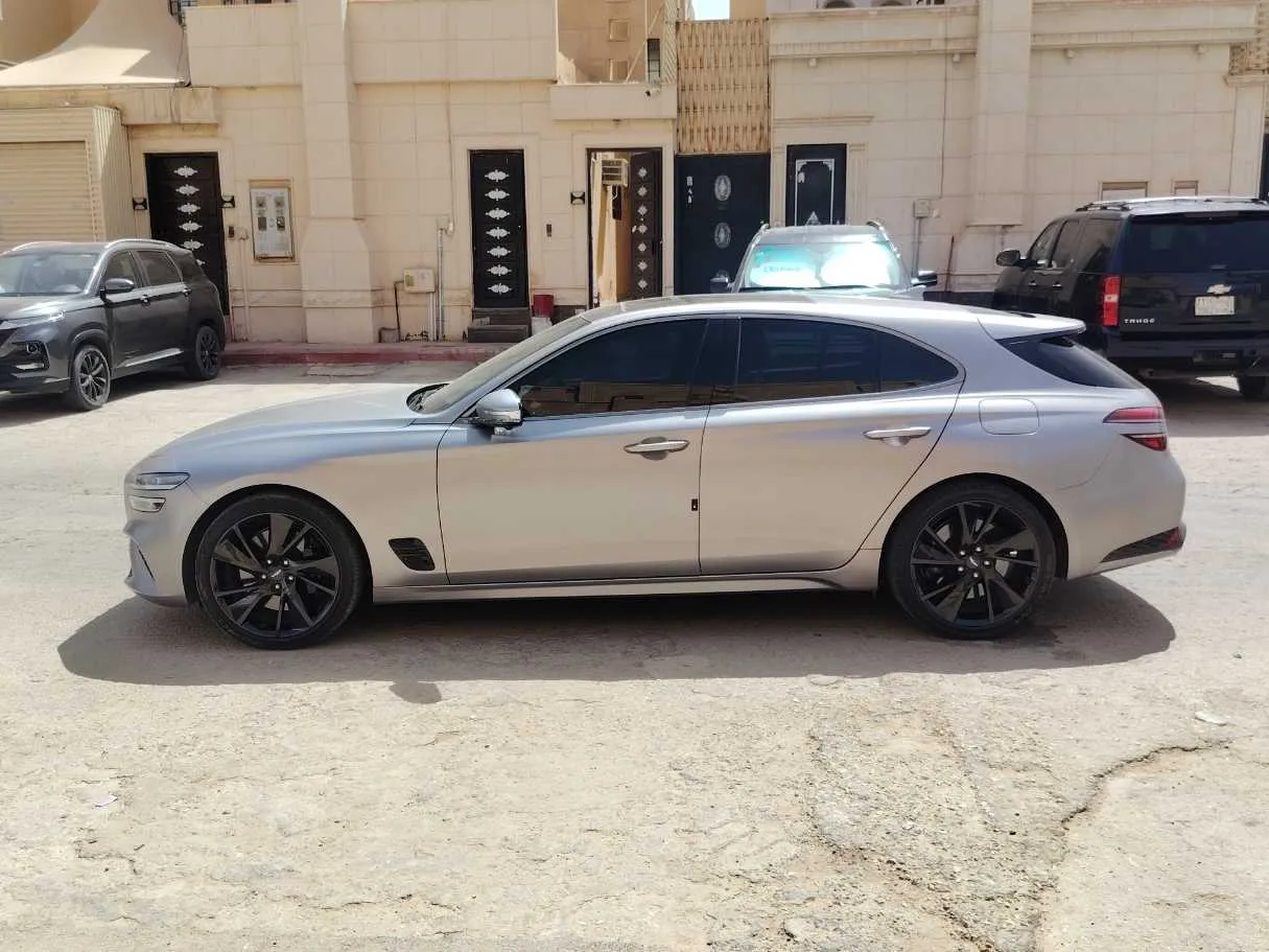 Car image 8