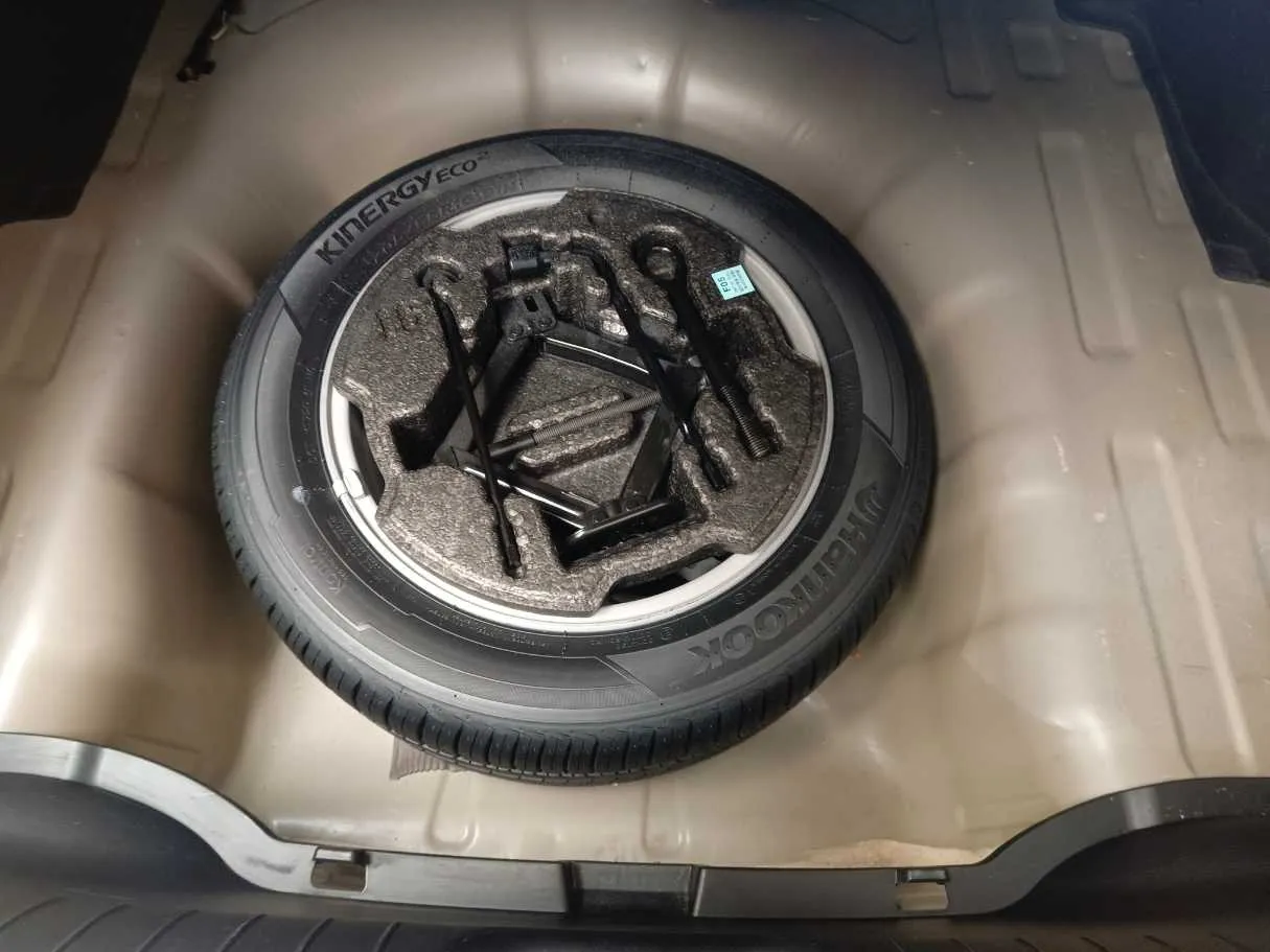 Car image 29