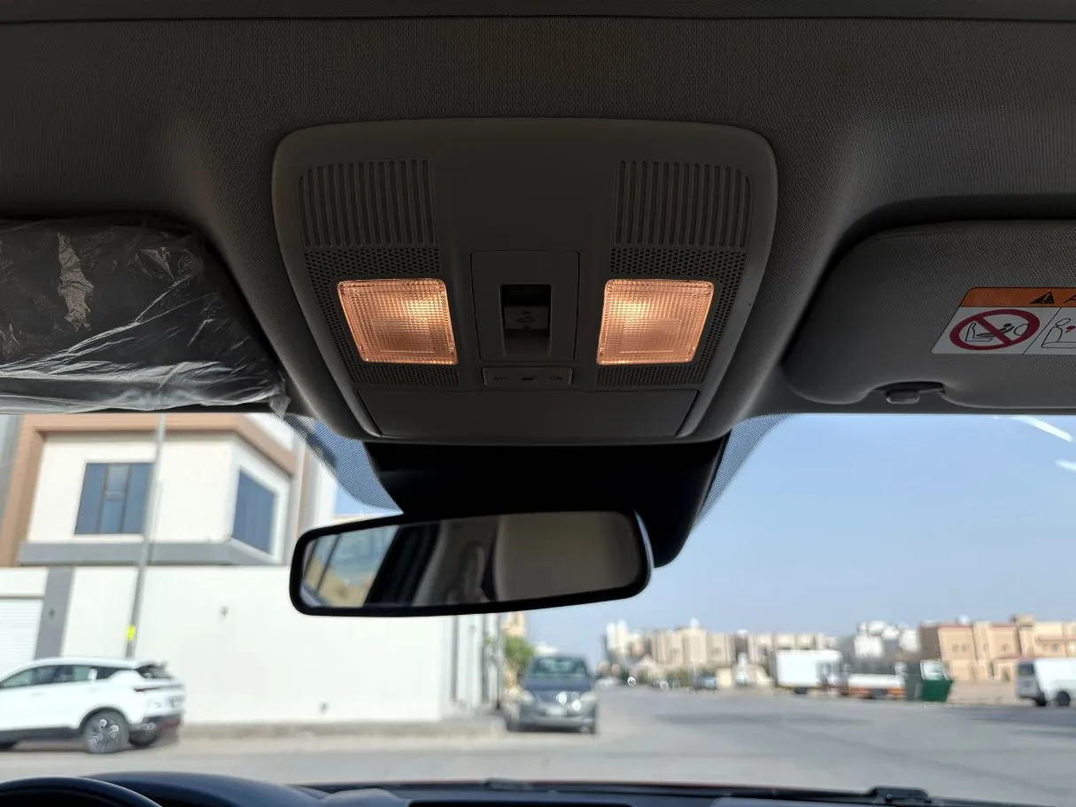 Car image 28