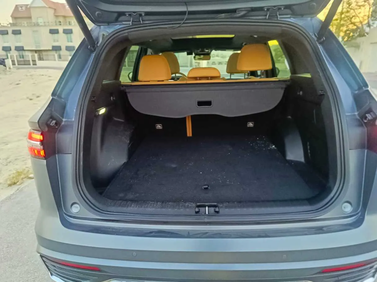 Car image 30